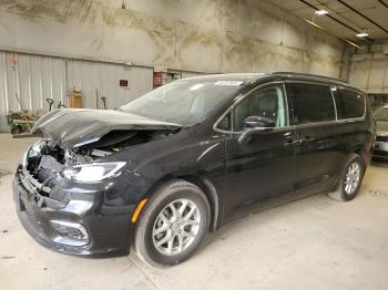  Salvage Chrysler Pacifica