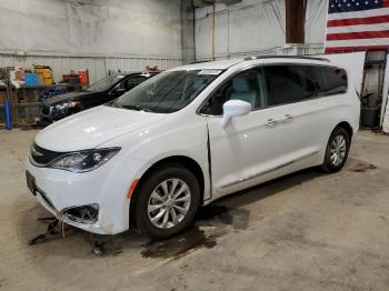  Salvage Chrysler Pacifica