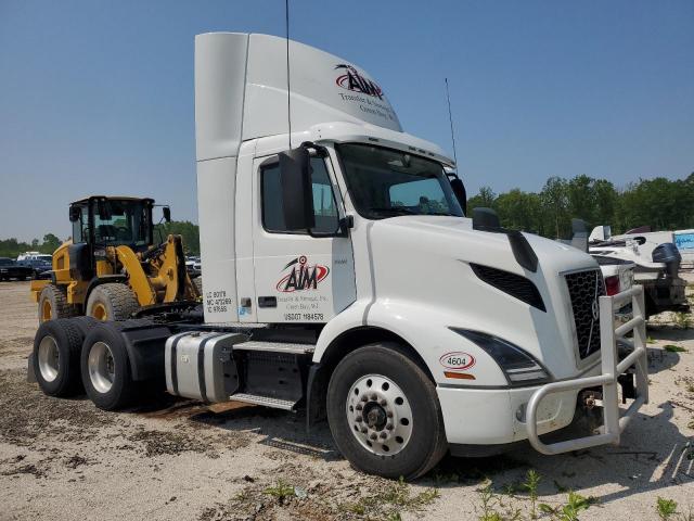  Salvage Volvo Vnr