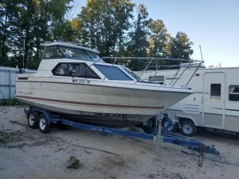  Salvage Bayliner 2452 Classic Express