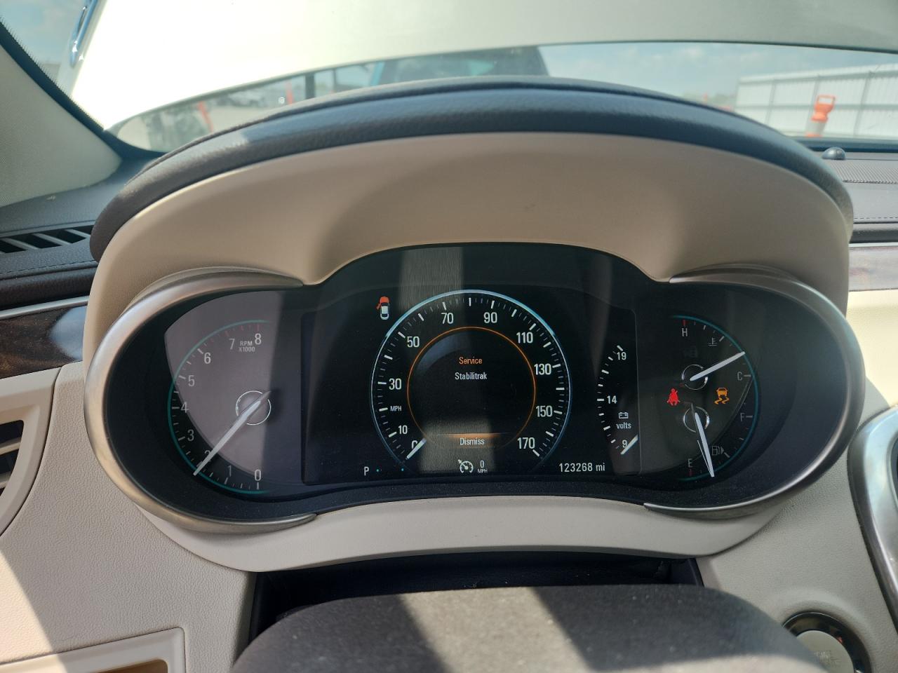 Buick LaCrosse Image 3