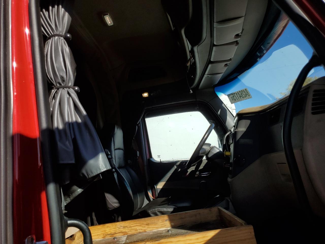 Peterbilt 579 Image 5