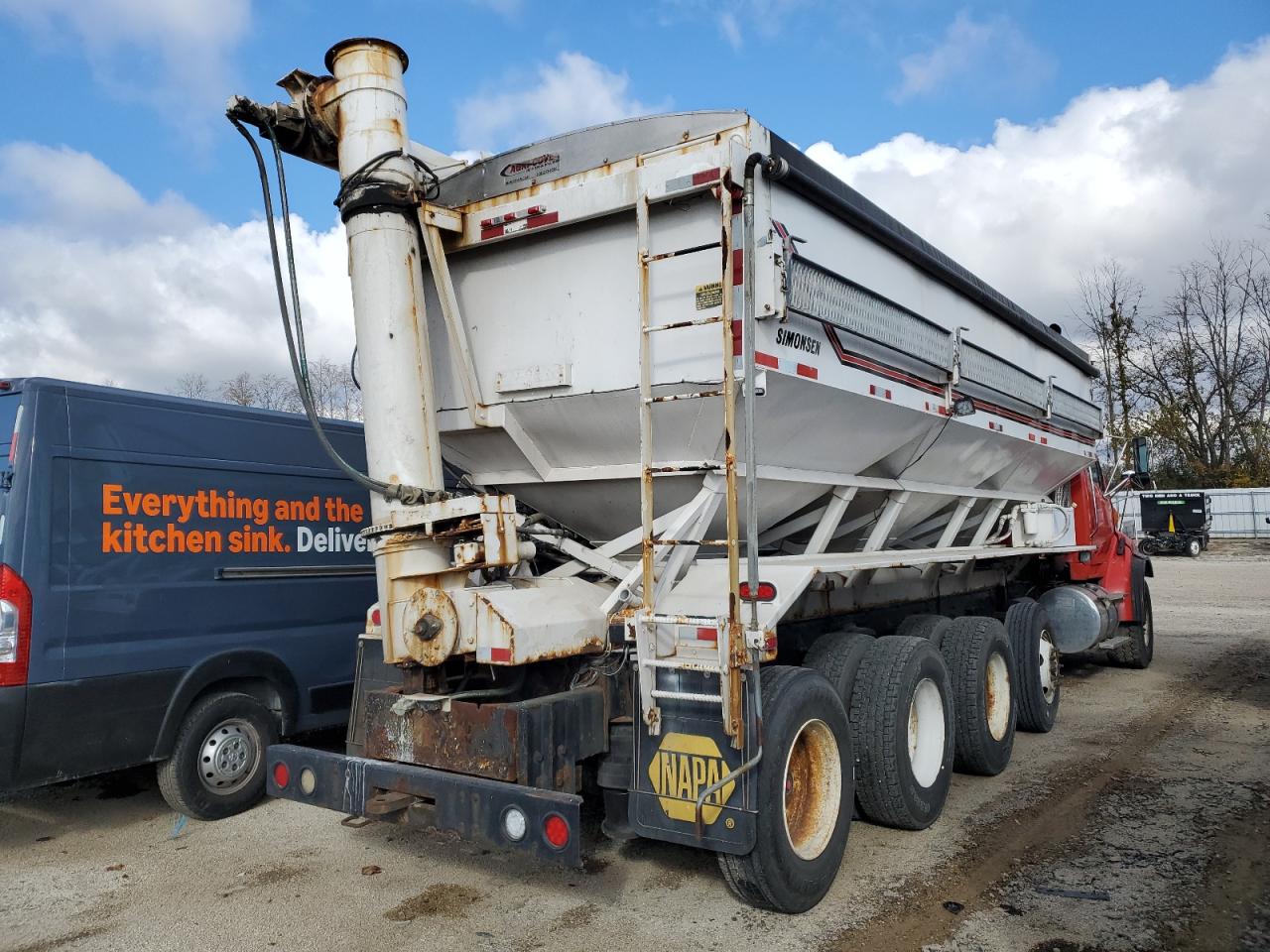 Sterling Truck L9500 9500 Image 9