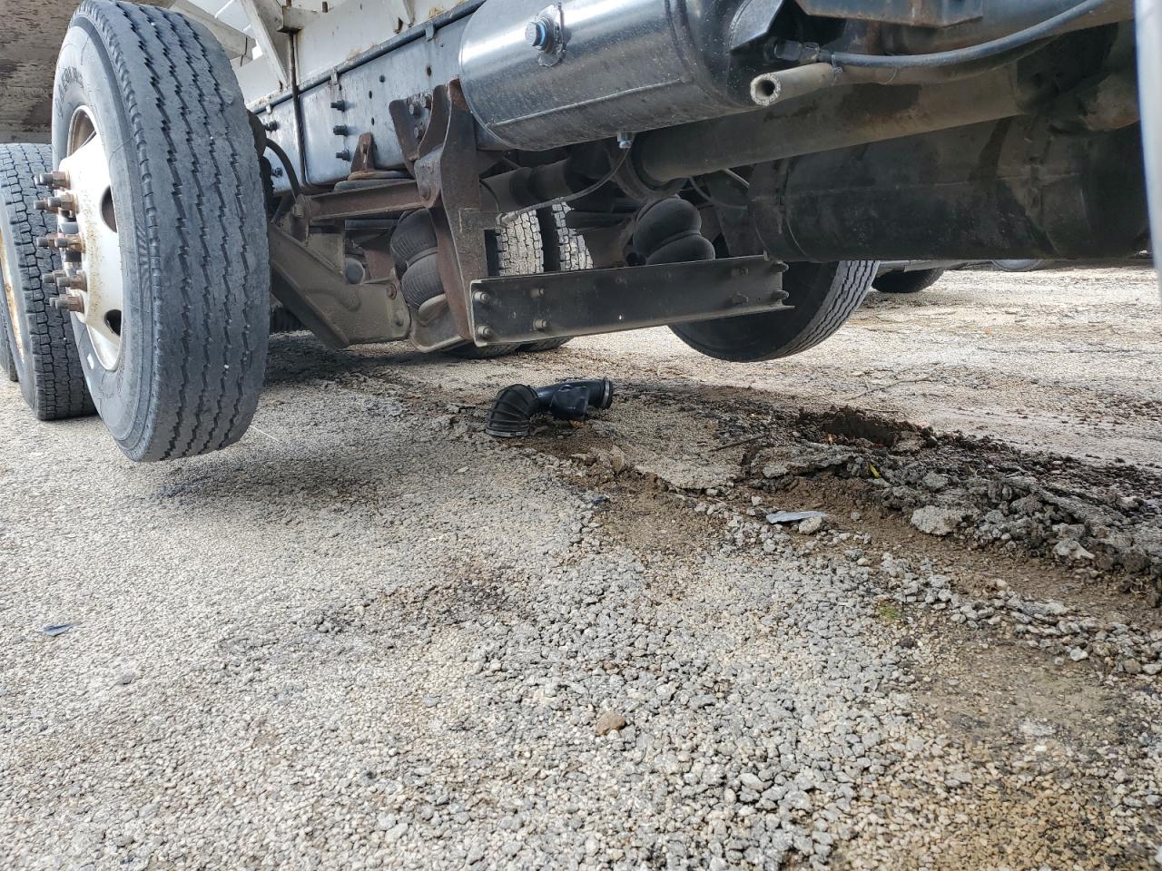 Sterling Truck L9500 9500 Image 2