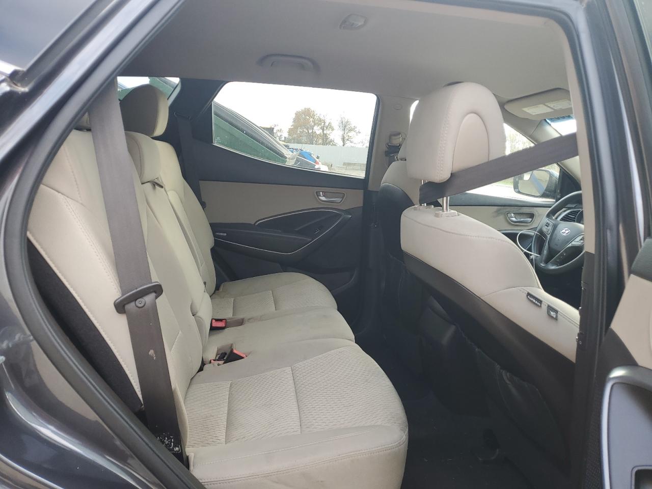 Hyundai SANTA FE Image 2