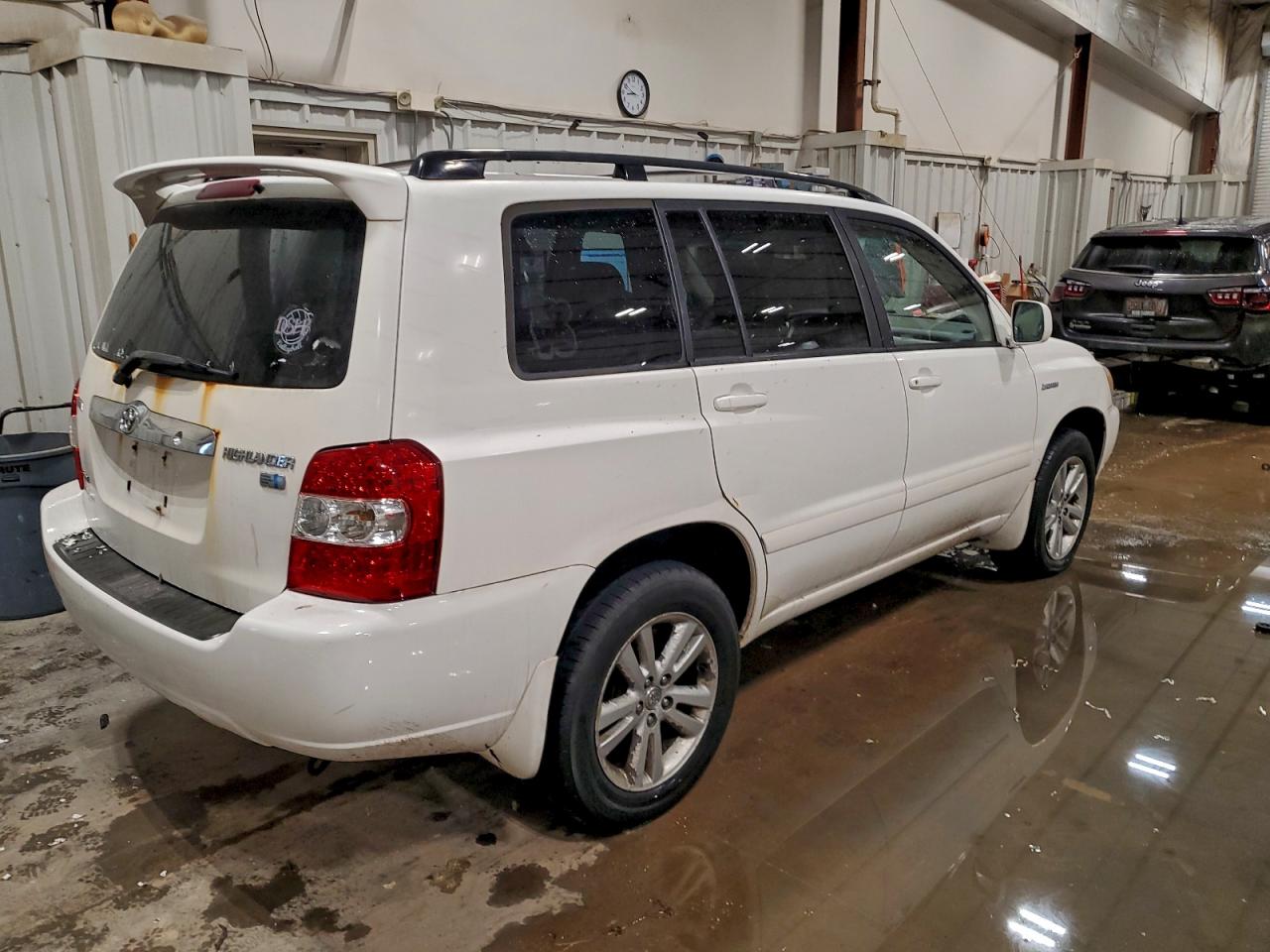 Toyota Highlander Hybrid Image 2