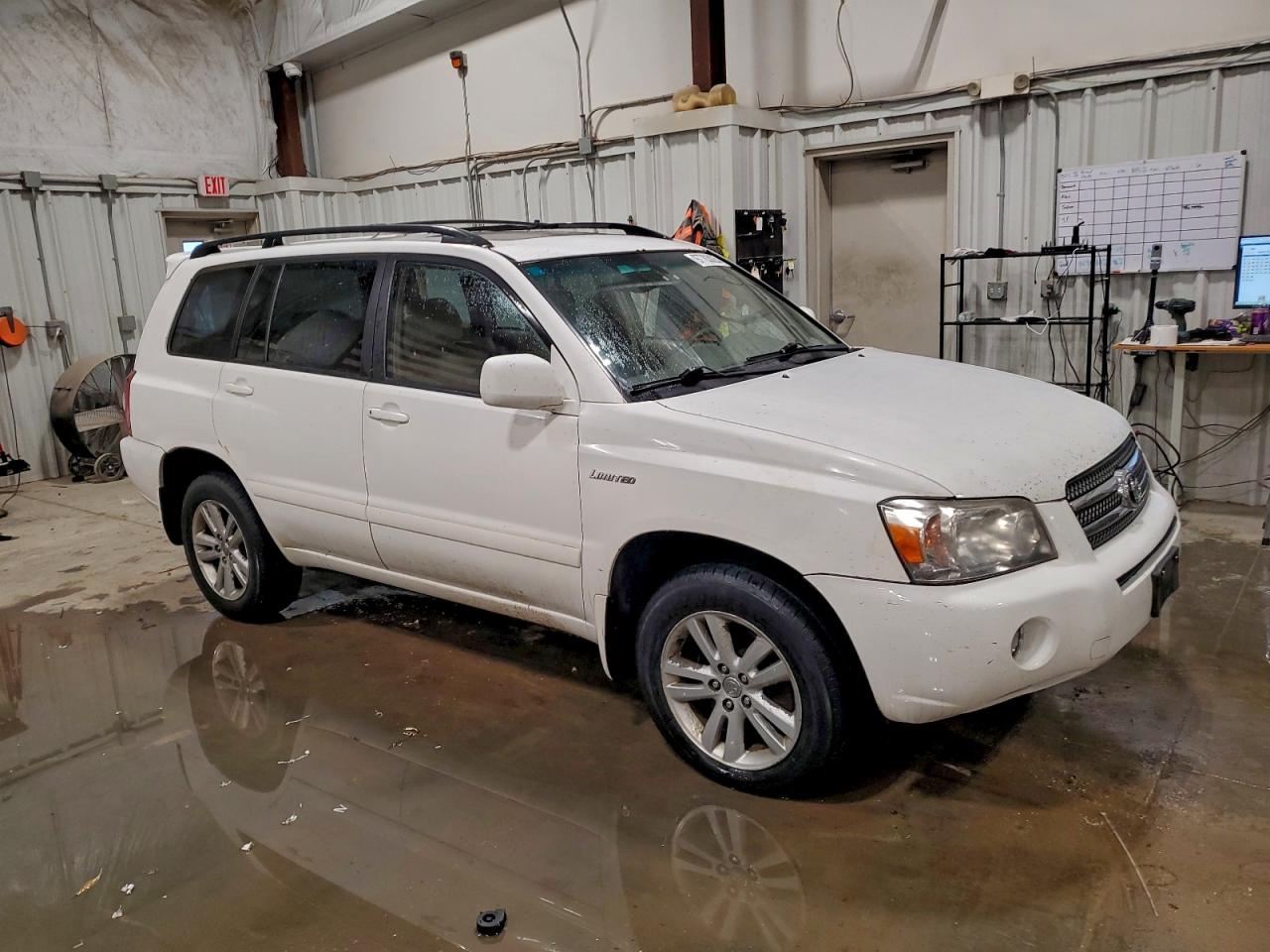 Toyota Highlander Hybrid Image 3