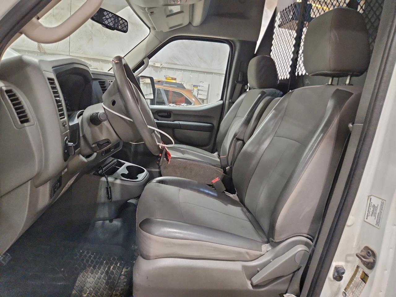 Nissan Nv 2500 Image 8