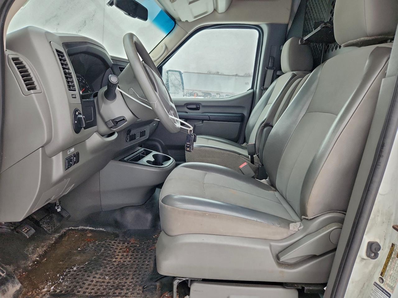 Nissan Nv 2500 S Image 10