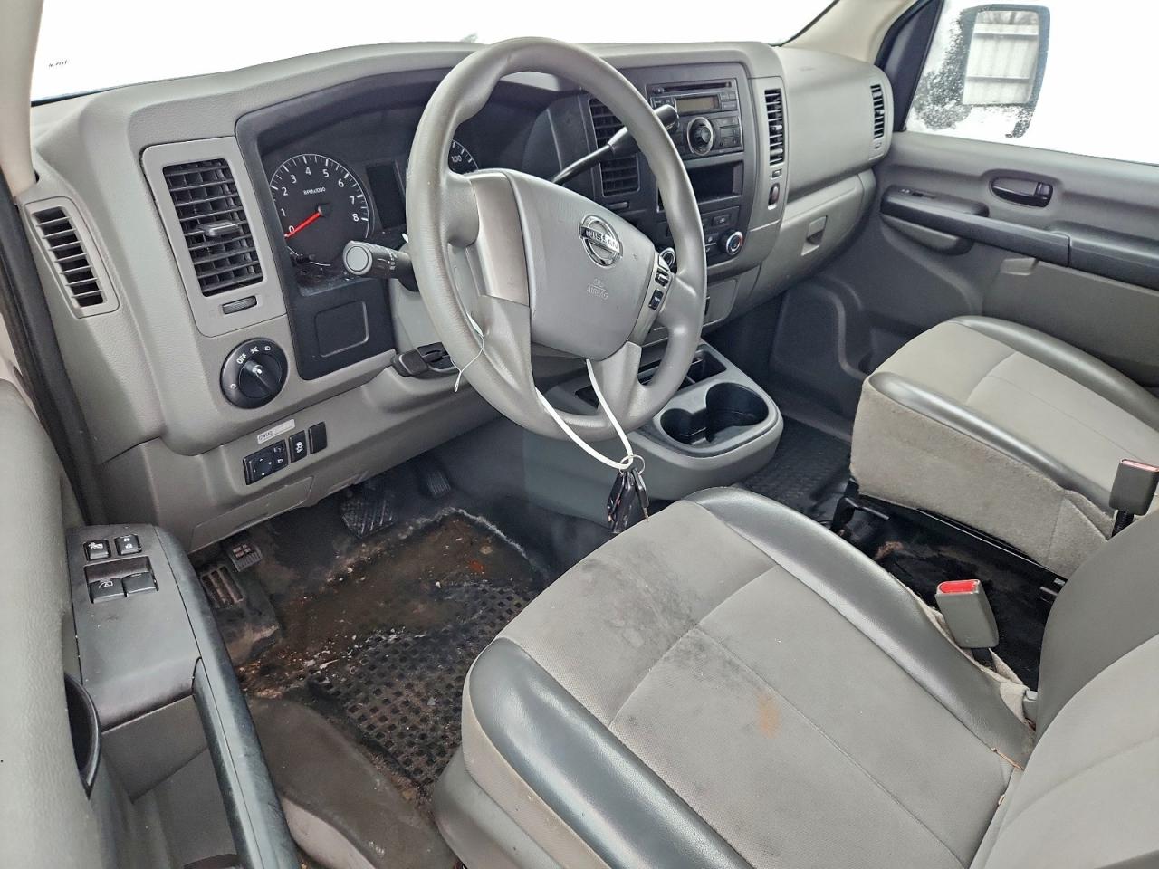 Nissan Nv 2500 S Image 8