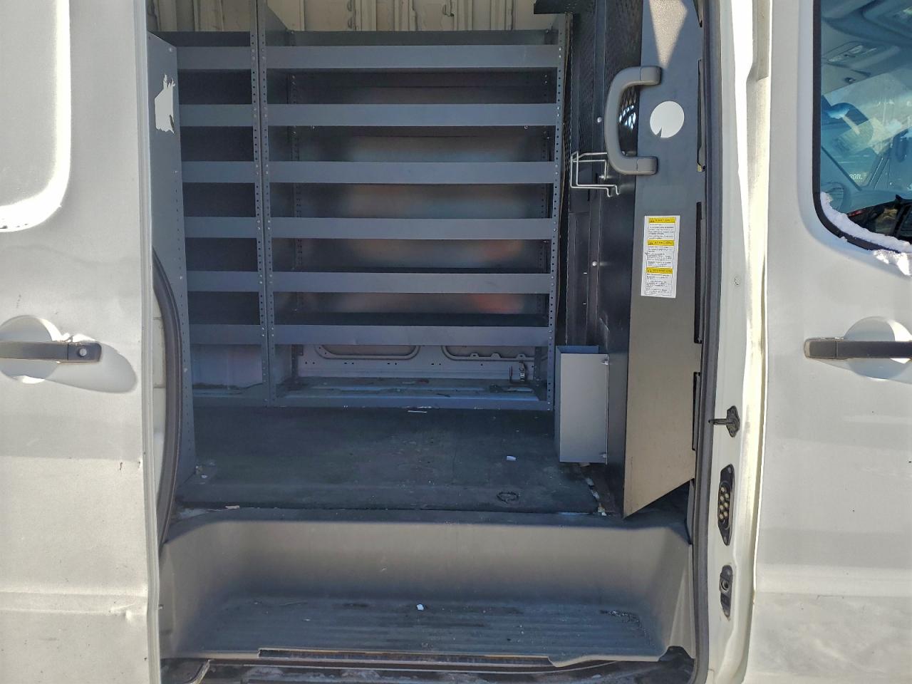 Nissan Nv 2500 Image 11