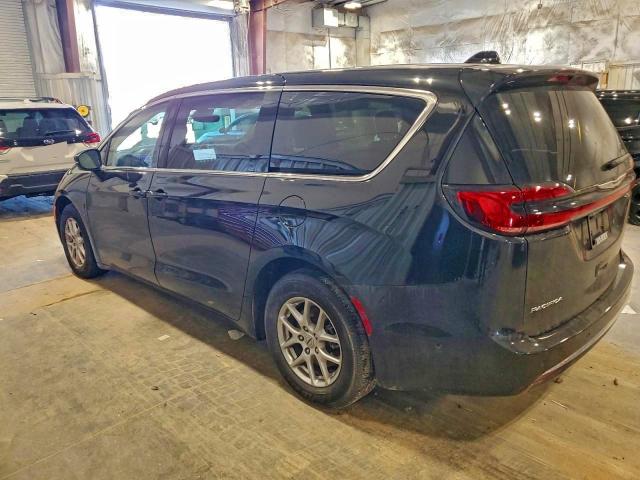 Chrysler Pacifica Touring L Image 3