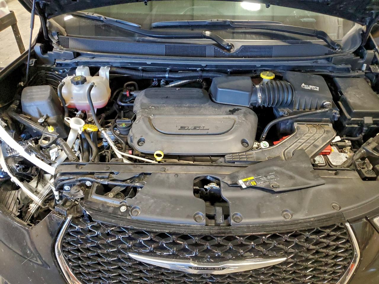 Chrysler Pacifica Touring L Image 11