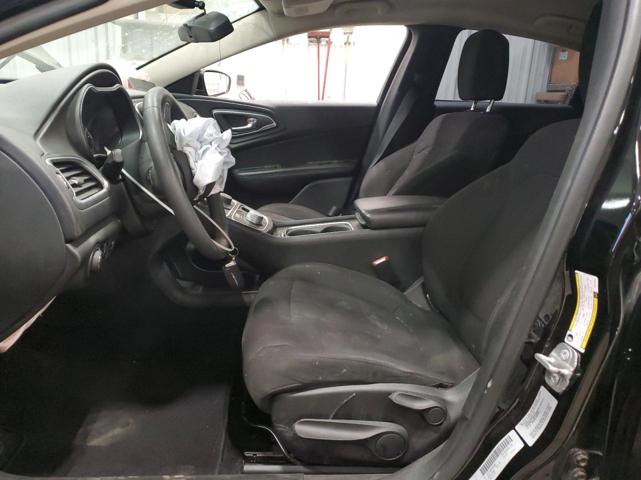 Chrysler 200 Limited Image 3