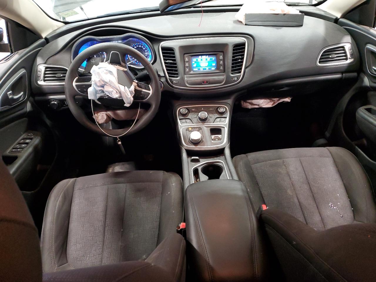 Chrysler 200 Limited Image 12