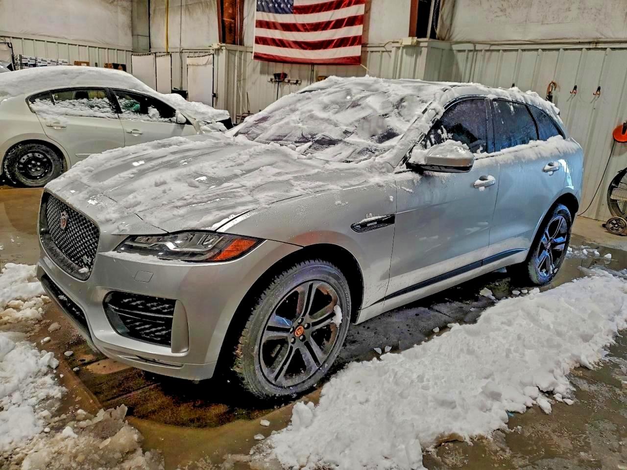 Jaguar F-PACE R - Sport Image 1