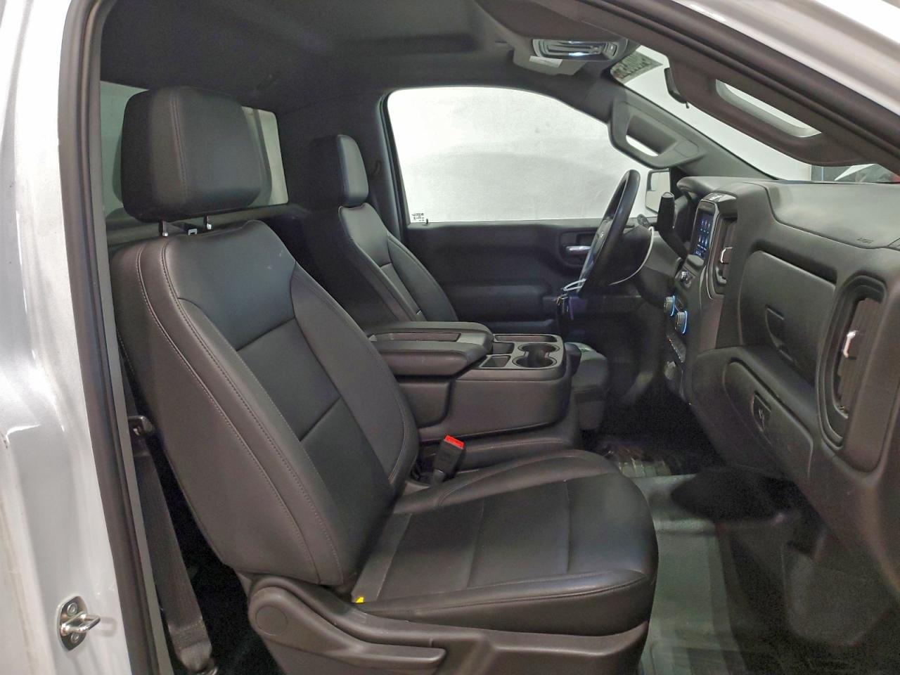 Chevrolet Silverado C1500 Image 12