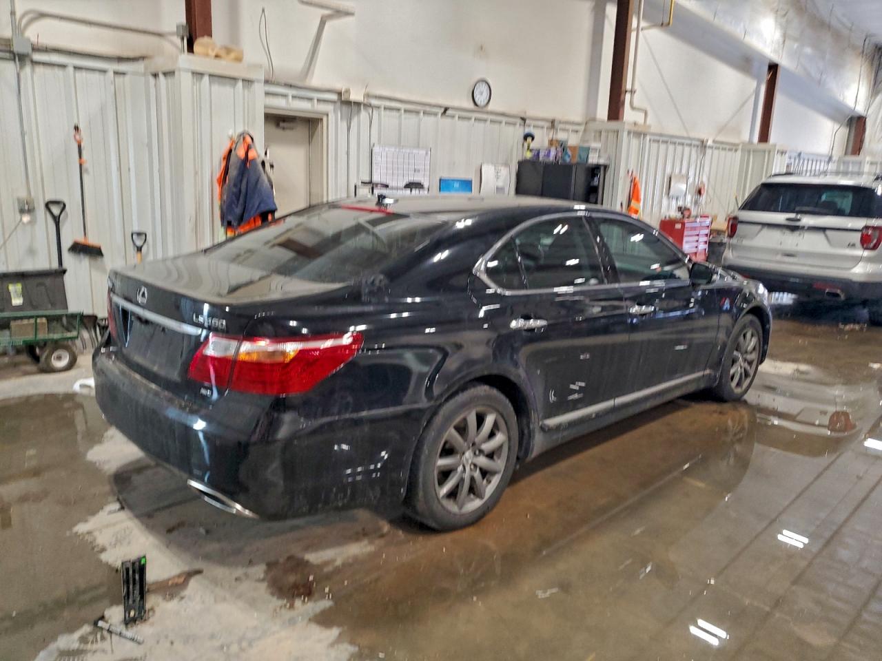 Lexus LS 460 Image 3